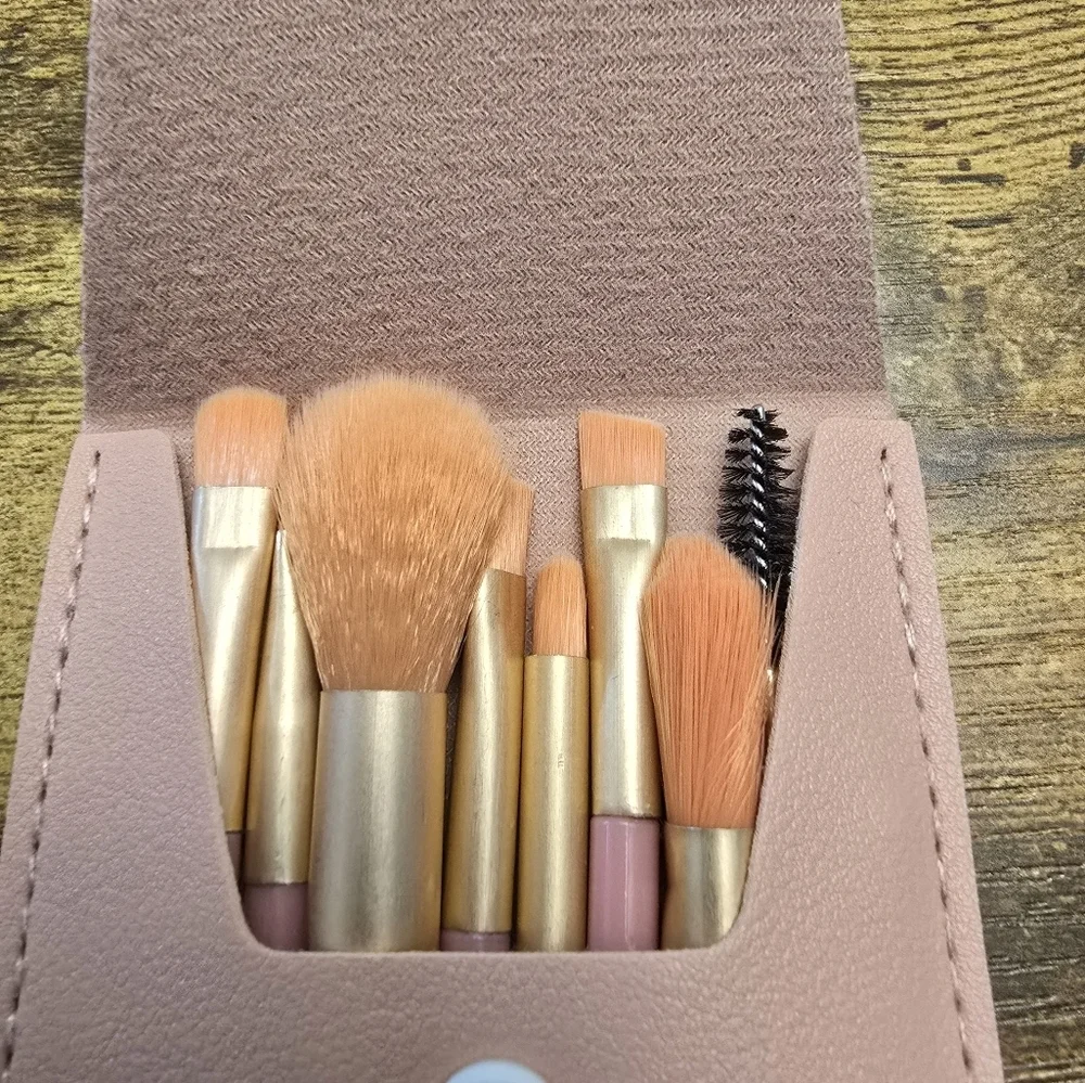 New Portable blush pink Makeup Brush Set of 8 with Case